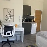Grays Inn Road - Room 1