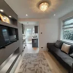 Cosy -2 Bed Apartment