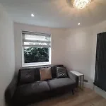 Cosy -2 Bed Apartment