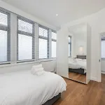 Luxury 2Bedroom And 2Bathroom Flat With Patio Central London!
