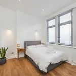 Luxury 2Bedroom And 2Bathroom Flat With Patio Central London!