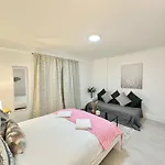 Beautiful Apartment Near Mayfair