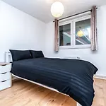 Cosy Guest House In Central London