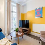 Kula London - Victoria