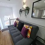 Urban Hideaway 2Beds Apartment