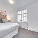 Spacious 2 Bedroom Apartment Near London Excel & Canary Wharf With Free Gated Parking