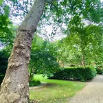 Spacious Apartment In Earls Court