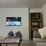 Flat-Sleep2Bathtub-Netflix-Heart Of London-Balcony