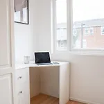 Large Cozy 4 Bedroom House In London