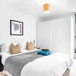 Lavish London Apartment - Secure With Parking