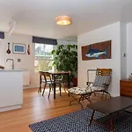 De Beauvoir Penthouse - Private 1 Bed Apartment
