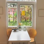 Spacious Comfortable Flat With Free Parking In East Finchley, Muswell Hill & Close To Alexandra Palace