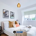 Stylish 2 Bedroom Flat By Ls2G Short Lets & Serviced Accommodation Greater London With Balcony And Easy Central Access