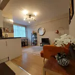 Cosy West London Apartment
