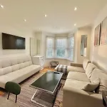 Clapham Apartment