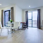Canning Town 4-Person Flat