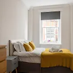 4-Bdr Stunning Kensington Penthouse