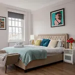4-Bdr Stunning Kensington Penthouse