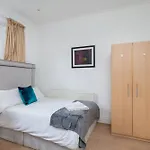 Space And Comfort, 5 Mins Walk To Tube Station, Shops Plus Easy Access To London Excel, O2 Arena And City Airport, Free Parking