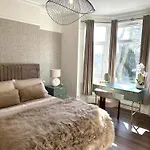 Luxe 4Br Retreat