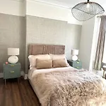 Luxe 4Br Retreat