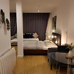 Sleep6 In Leicester Square, Soho Vr7