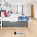 Stunning House By Ls2G Short Lets & Serviced Accommodation Greater London With Free Wifi