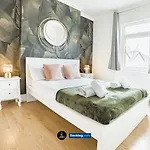 Stunning House By Ls2G Short Lets & Serviced Accommodation Greater London With Free Wifi