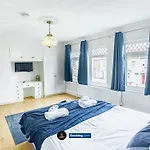 Stunning House By Ls2G Short Lets & Serviced Accommodation Greater London With Free Wifi