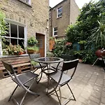 The Clapham Apartment With Private Patio