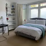 Spacious Comfortable Flat With Free Parking In East Finchley, Muswell Hill & Close To Alexandra Palace