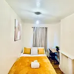 Home At Plaistow Convenient To Custom House Excel And Free Parking