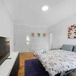 Huge Family2 Bed Sleeps 6 Ppl Acton Park Chiswick
