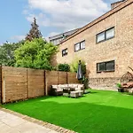 Luxury 4 Bedroom Apartment In Central London