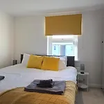 2 Bed House Near Canary Wharf