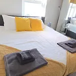 2 Bed House Near Canary Wharf