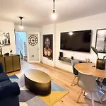 Immaculate Covent Garden Apartment