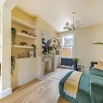 Lavish Maida Vale Townhouse Sleeps Up To 8 With Patio & Office - Open To Short & Long Term Lets