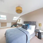 Lavish Maida Vale Townhouse Sleeps Up To 8 With Patio & Office - Open To Short & Long Term Lets