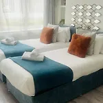 Convenient Stay Steps Away From Candawater Station & City Life!