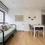 Stylish Modern Apartment By Aldgate East Station 4