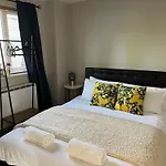Comfortable Room In A Luxurious Apt With Parking In Blackheath
