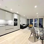 Modern Two Bed Room Flat At Elephant Castle