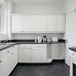 Elegant 2-Bedroom Apartment 23Gcm