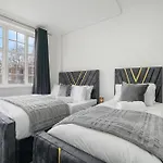 Elegant 2-Bedroom Apartment 23Gcm