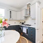 The Terrace Escape - 2-Bed Flat In Battersea