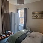 The Bean Apartment - Double Bedroom With Private Bathroom
