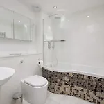 Spacious 2-Bedroom Townhouse With Garden & Patio