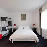 Spacious 2-Bedroom Townhouse With Garden & Patio