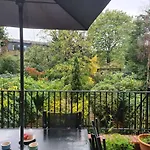 Spacious 2-Bedroom Townhouse With Garden & Patio